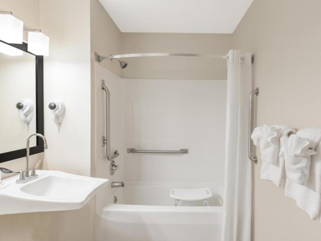 Super 8 By Wyndham Schenectady - Albany Area Otel Dış mekan fotoğraf